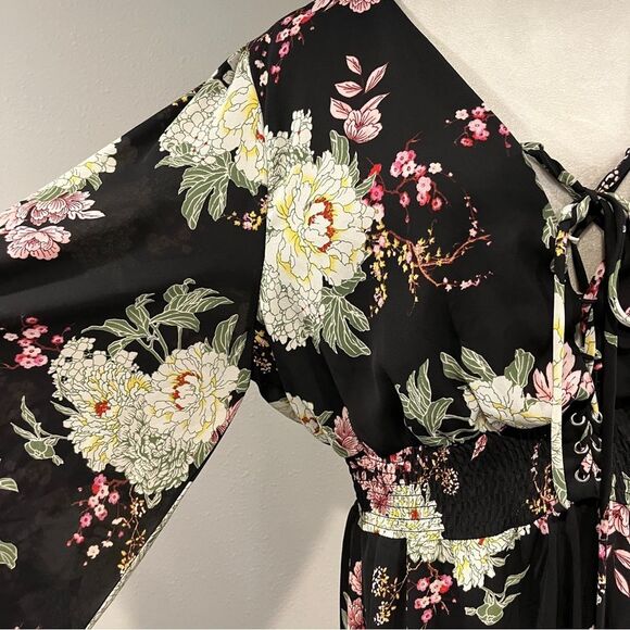 Maurices Floral bell sleeve deep v-neck Kimono Dress size 16/18 - Picture 4 of 13
